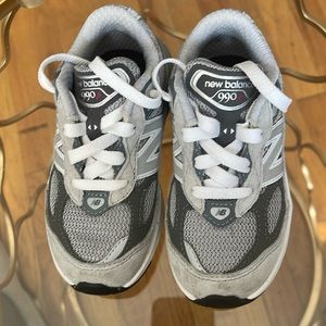 Toddle New Balance 990 V6 size 8